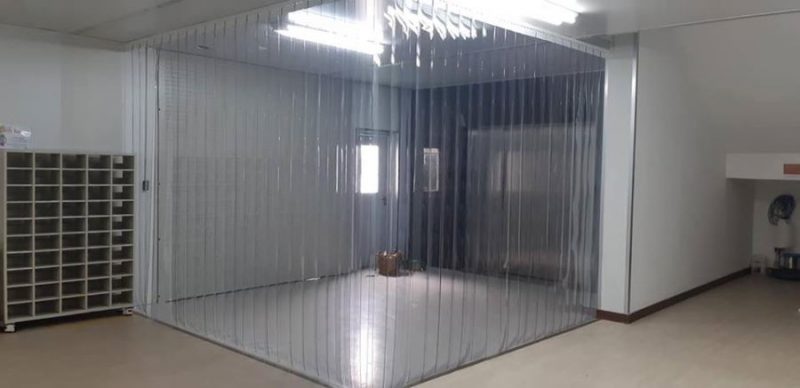 Lựa chọn các mẫu rèm ngăn lạnh điều hòa tại một cửa hàng uy tín