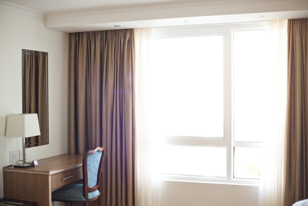 Sơn Quỳnh chuyên cung cấp rèm vải chuyên dụng cho khách sạn.