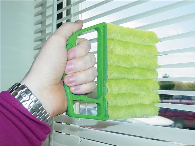 Rèm Sơn Quỳnh trang bị những vật dụng chuyên dụng khi vệ sinh mành rèm.